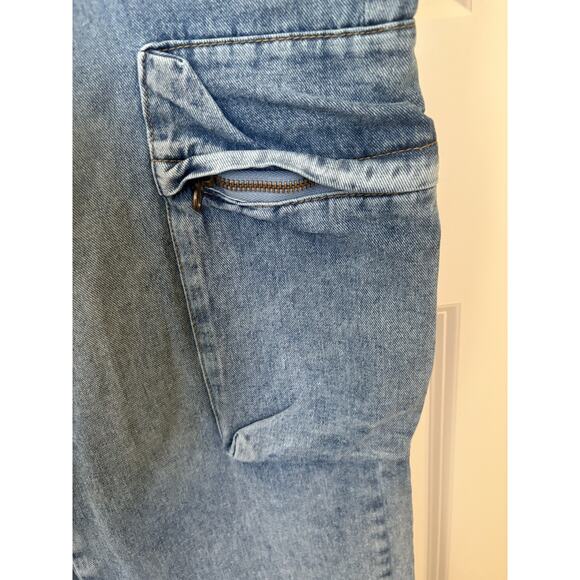 Altar'd State Wide Leg Cargo Jeans Light Wash Denim Pockets Women's Size 32 - Picture 3 of 6
